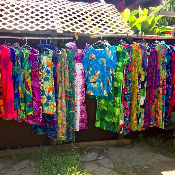 MEET YOUR POSHER!! Aloha kākou! - Picture 2 of 11